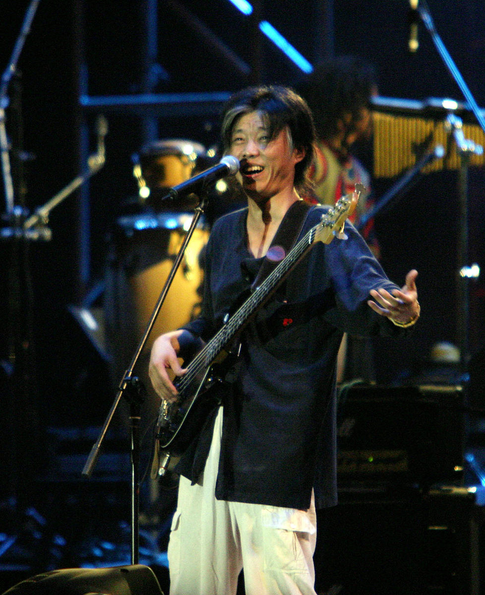 2004年8月8日,宁夏.布衣乐队,诅咒乐队,瘦人乐队,二手玫瑰乐队,何勇和
