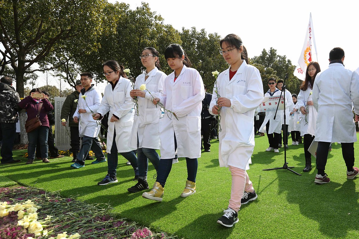重庆卫校招生条件：门槛高吗？