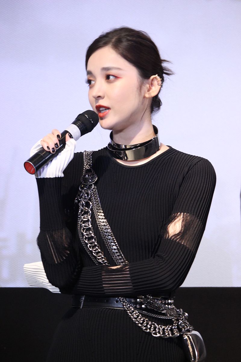 2019年7月18日,北京,明星出席《归还世界给你》媒体见面会.古力娜扎