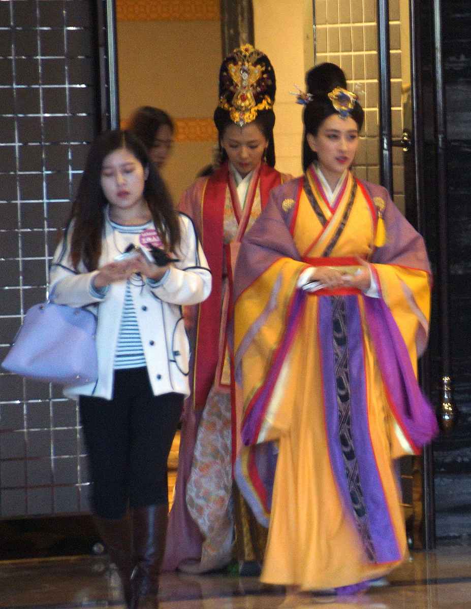 穿越剧叙事转向：从古代情感到现代思考