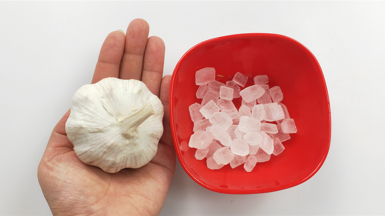 大蒜加冰糖泡水喝,还有这个作用,可以试试