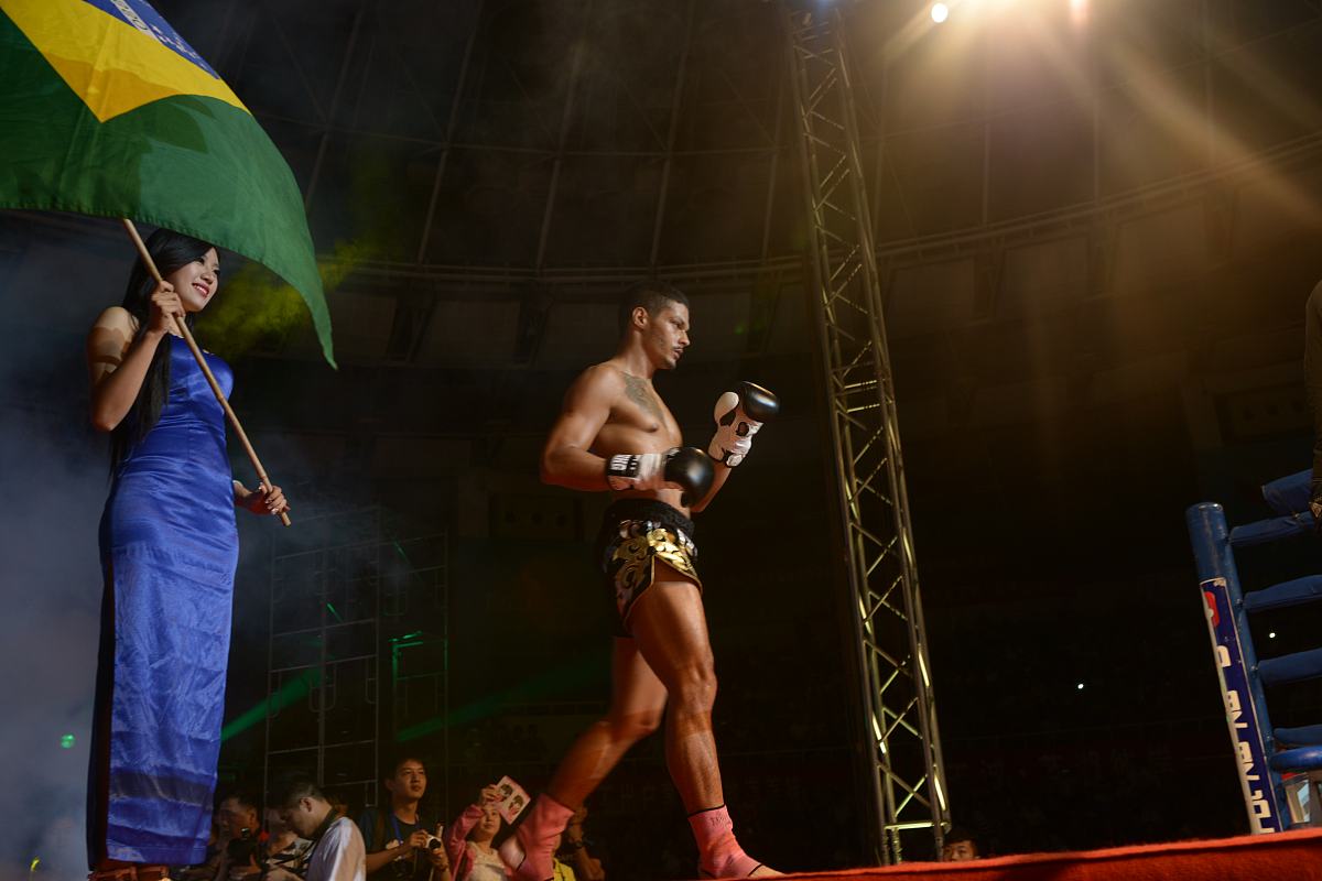 WWE 1547: Bronson Reed 对战 Akira Tozawa - 恐龙大战忍者！