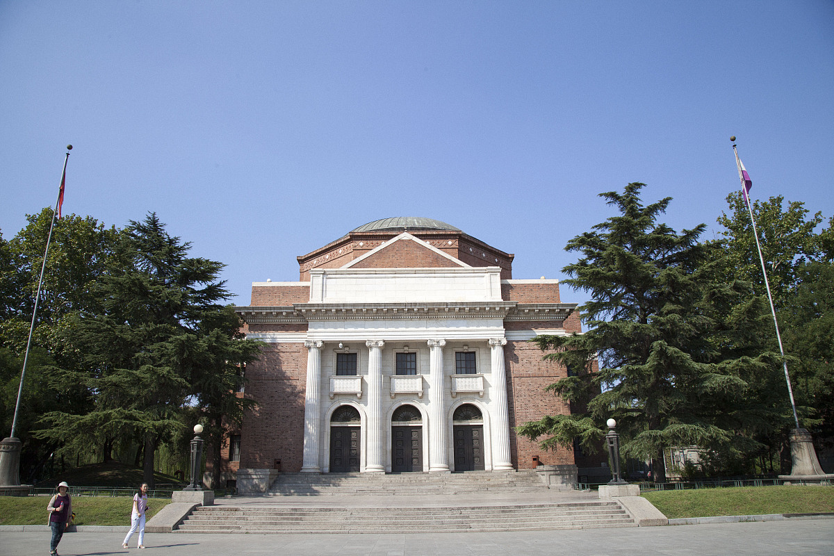 ***_***2016年9月15日,北京,清华大学校园美丽的风景吸引众多游客参观
