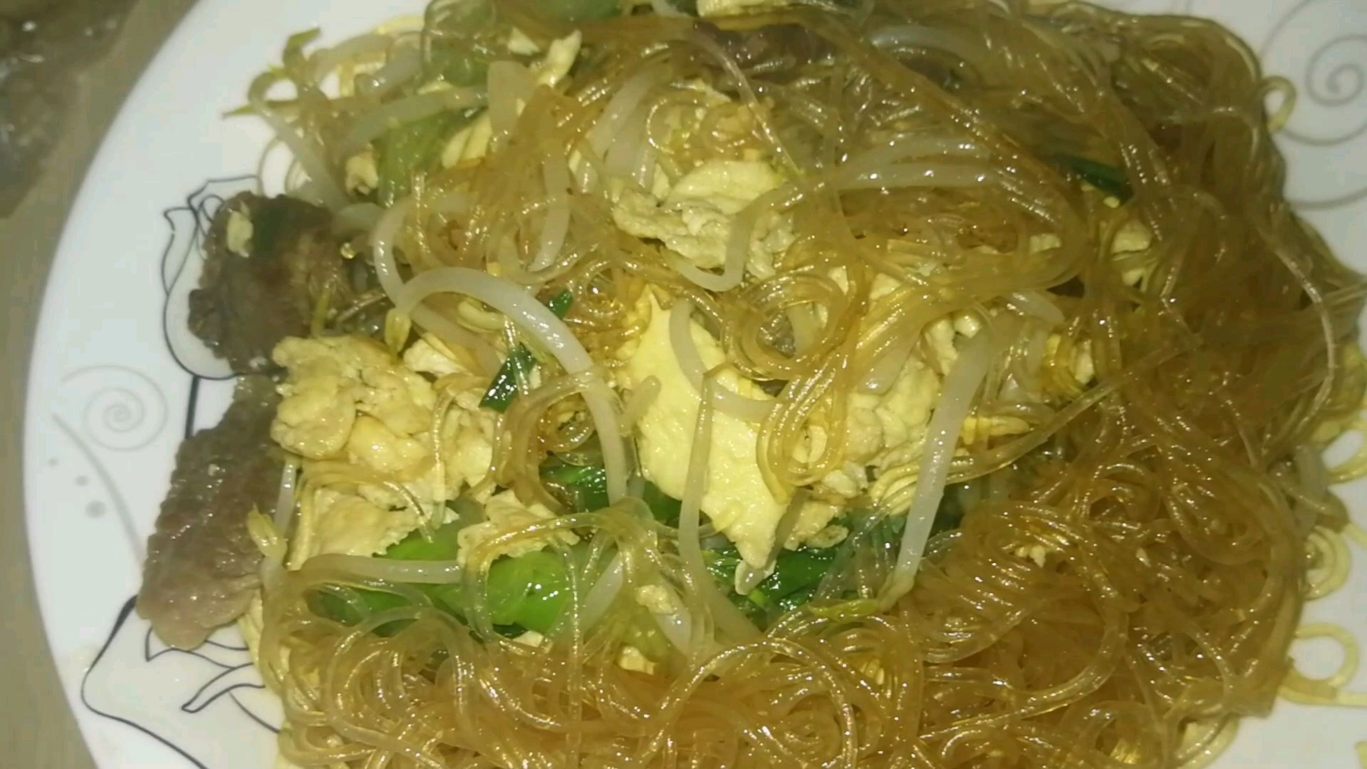 街边常见美食—炒粉,老五带你在家制作高配版。