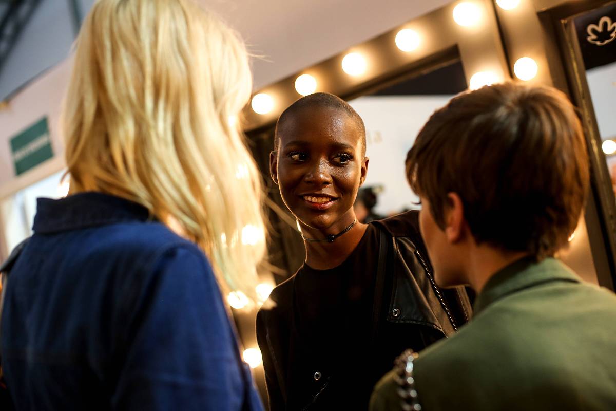 日语N2词汇题：与‘乐观’意思相反的词