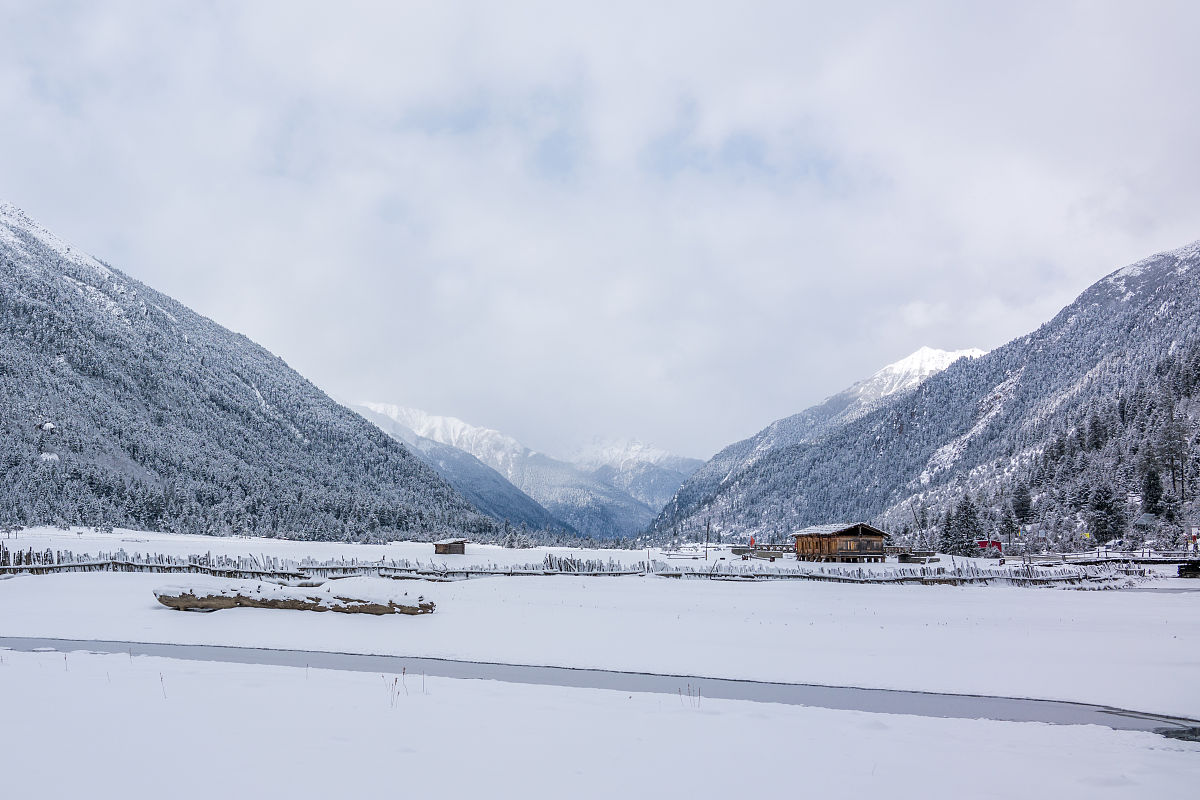 2018年2月20日,西藏林芝巴松措景区,巴松措景区里面的新措是一个很少