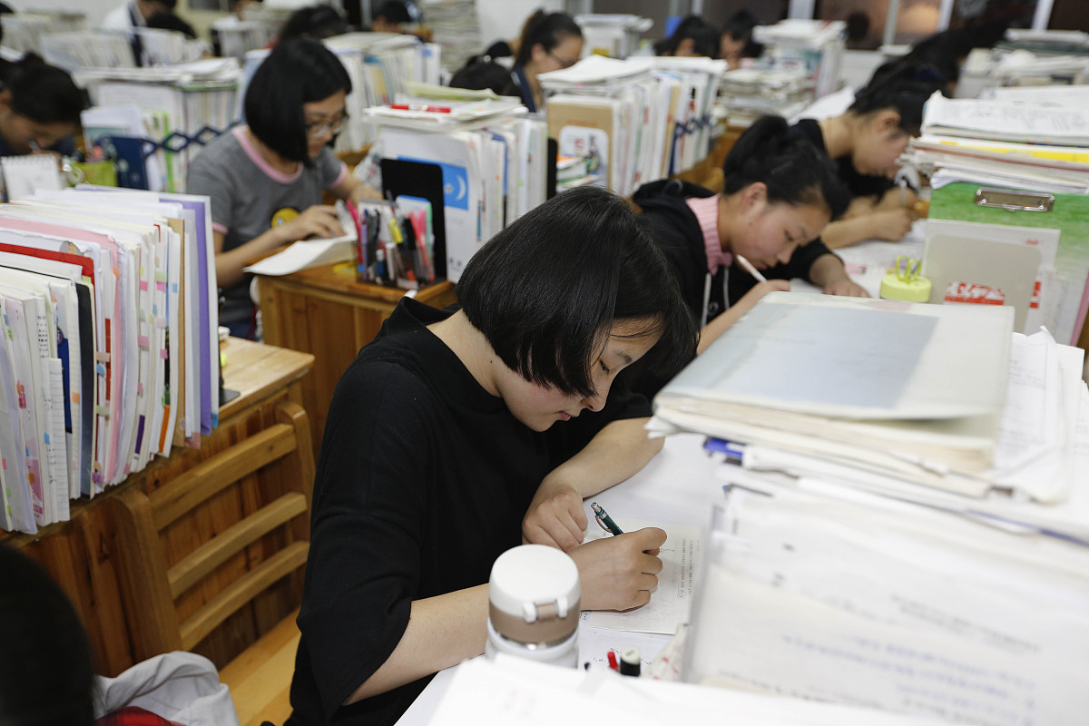 ***_***2016年5月24日,江苏连云港,在江苏赣榆高级中学,即将参加高考
