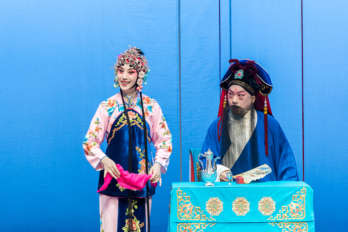 2017年5月25日,上海,著名梅派青衣演员史依弘与上京著名马派老生范永