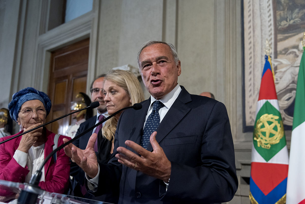 四川省广播电视中等专业学校专业设置：广播电视编导、新闻采编与制作等