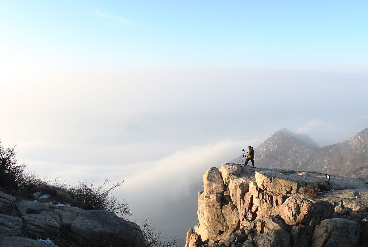 泰山挑水老人：不仅仅是水的重量，更是生命的重量