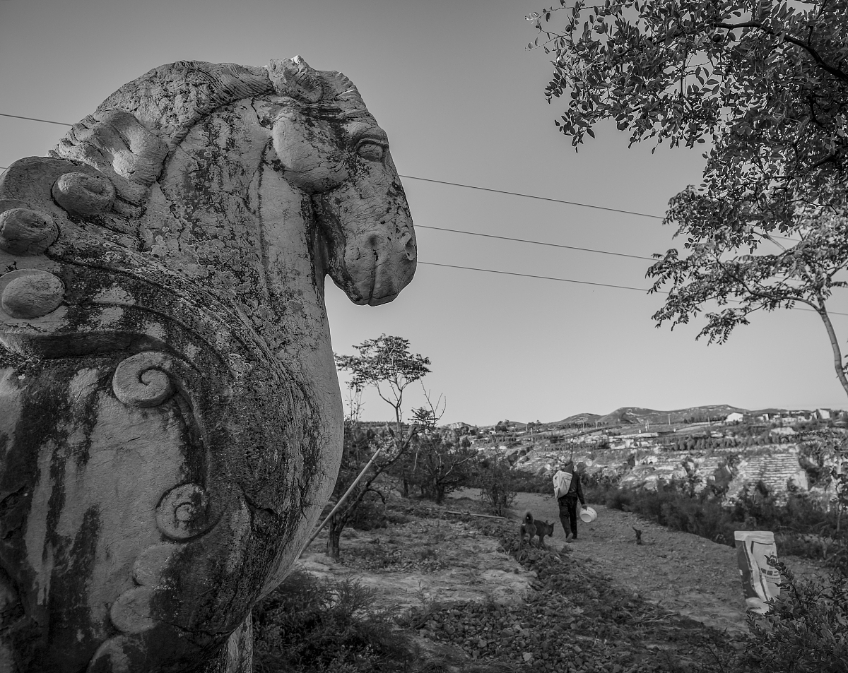 盘古开天辟地神话故事解析：寓意、哲学思考及对现代人的启示