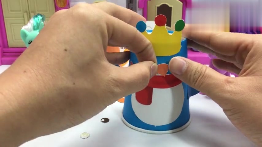 小马宝莉玩diy手工玩具企鹅长颈鹿纸杯贴画玩具