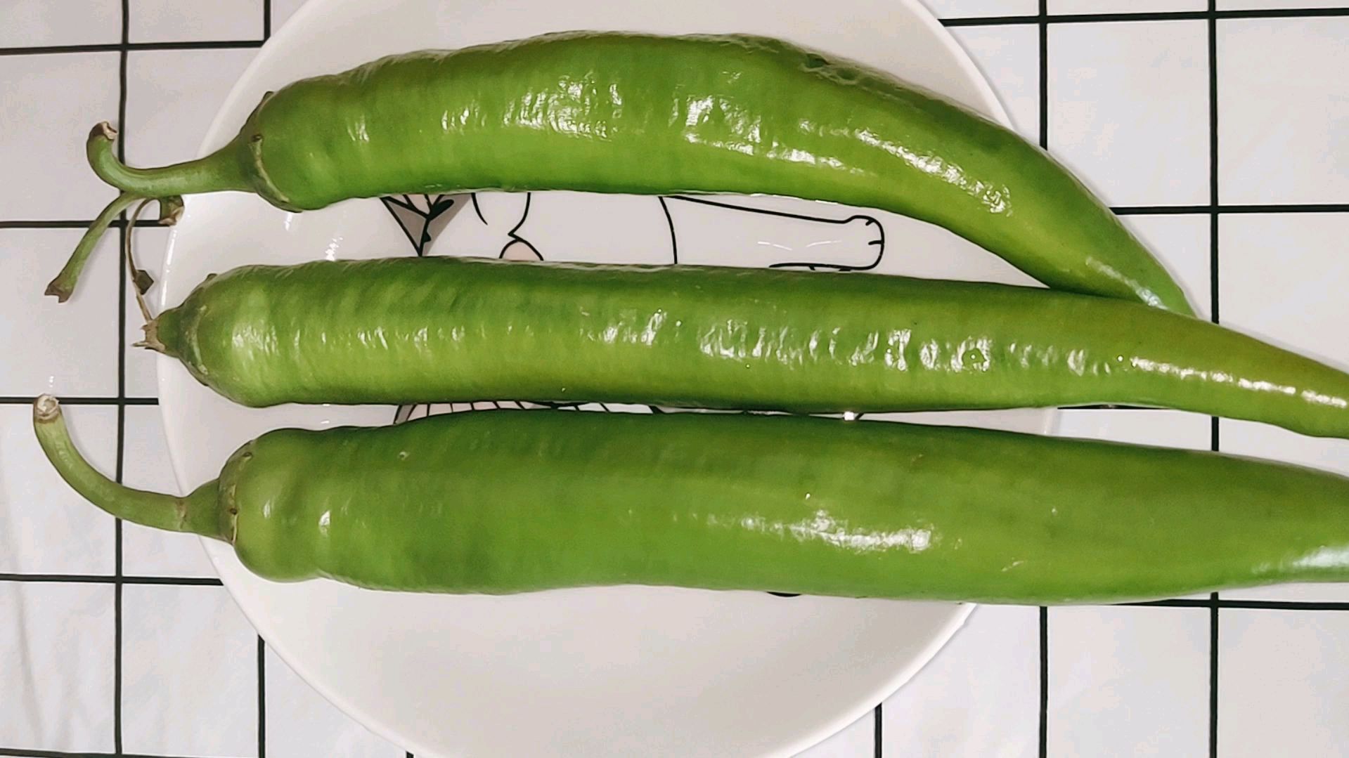 家常小炒,青椒素炒绿豆芽,营养美味搭配