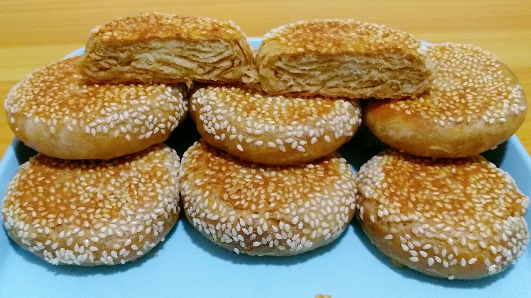 麻酱烧饼这样做才好吃,酥脆掉渣,内里层多柔软,做法简单