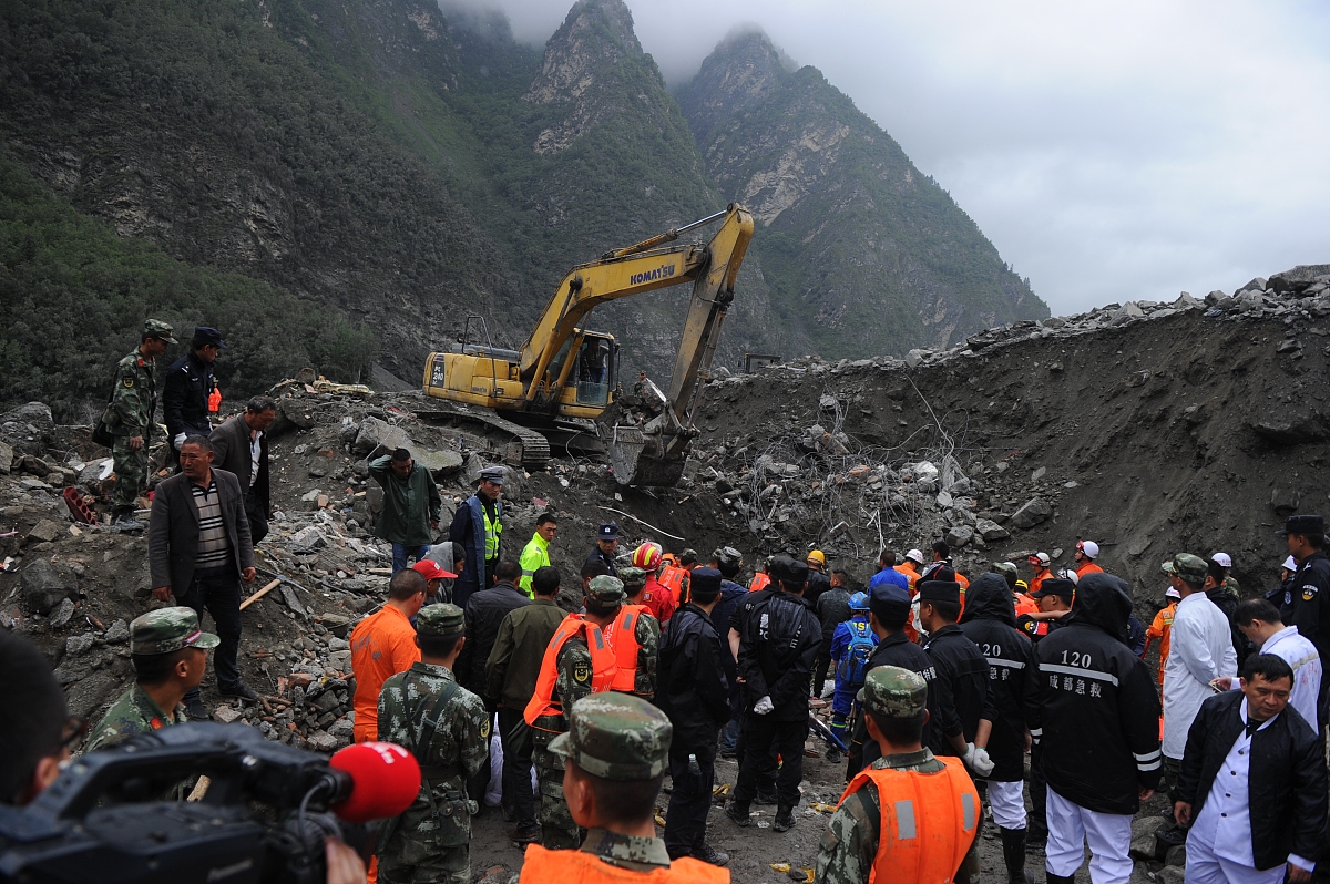 四川泸定县突发3级地震：震感明显，居民安全有序撤离