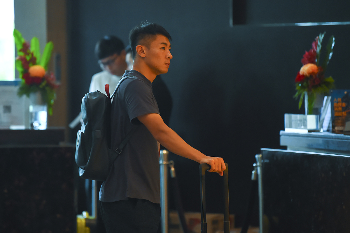 2018年9月3日,广东广州,中国男足集结,抵达下榻酒店.***_***于汉超