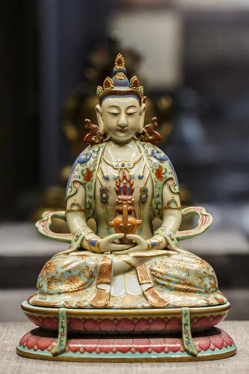 阿弥陀佛：西方极乐世界的主宰，慈悲与智慧的象征