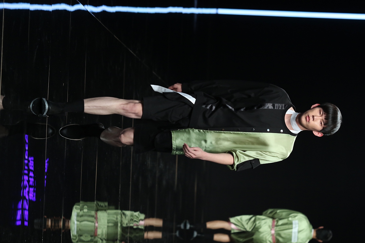 为自己的团队起一个名字一个口号并设计一个LOGO详细介绍团队、名字和LOGO的含义；不少于200字