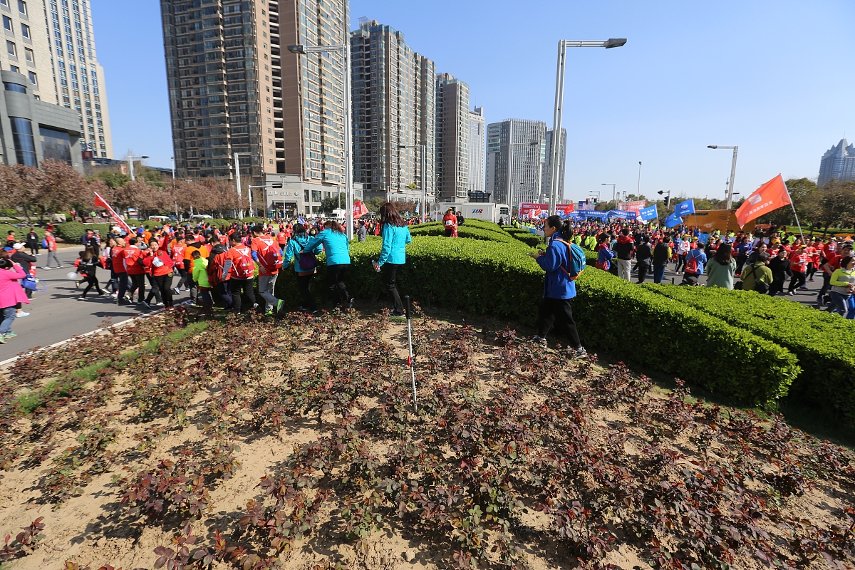 2017年3月26日,第11届郑开国际马拉松在如意湖畔正式开跑,其中5km马拉