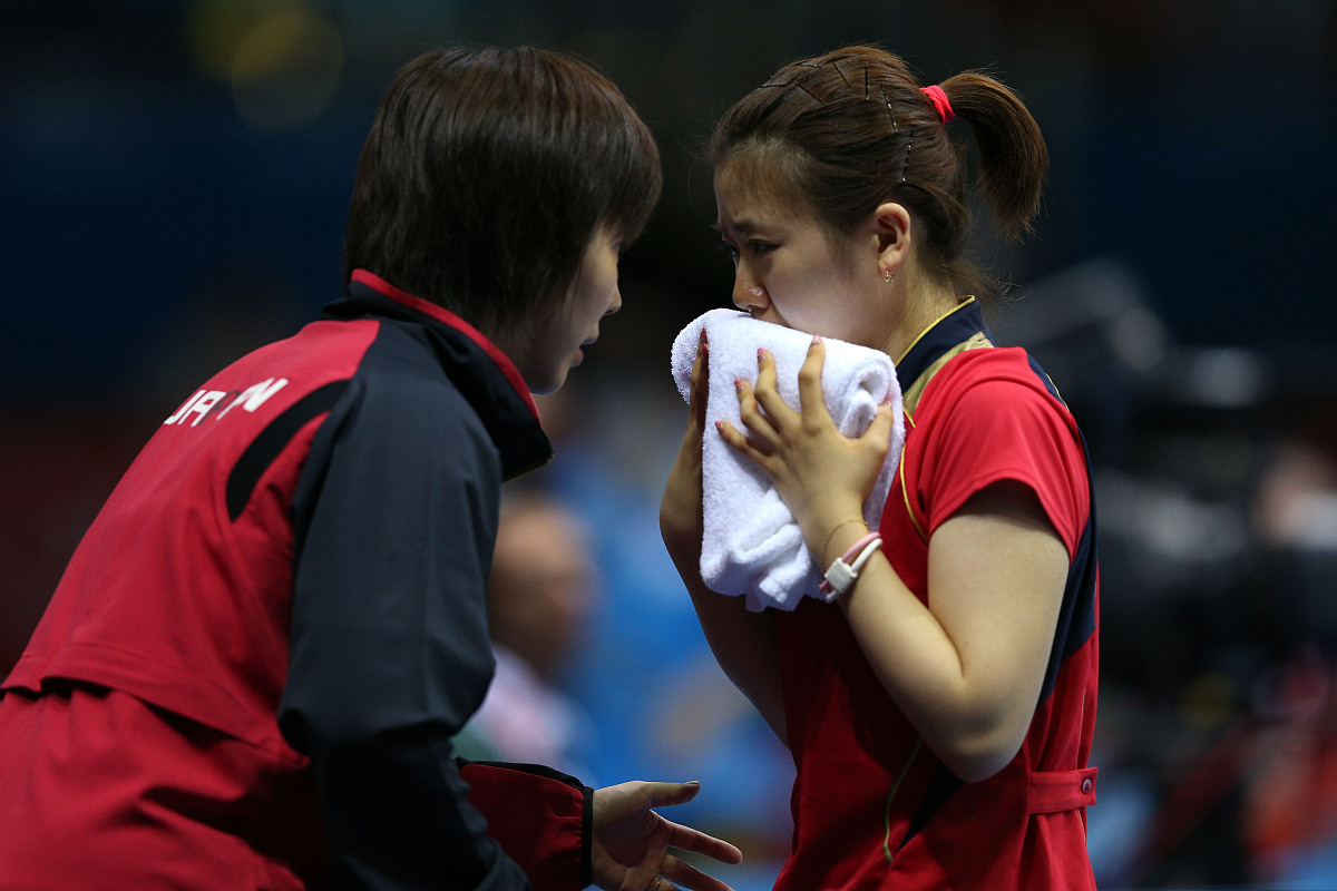 如何根据订单状态从'理赔申请'表中提取数据？