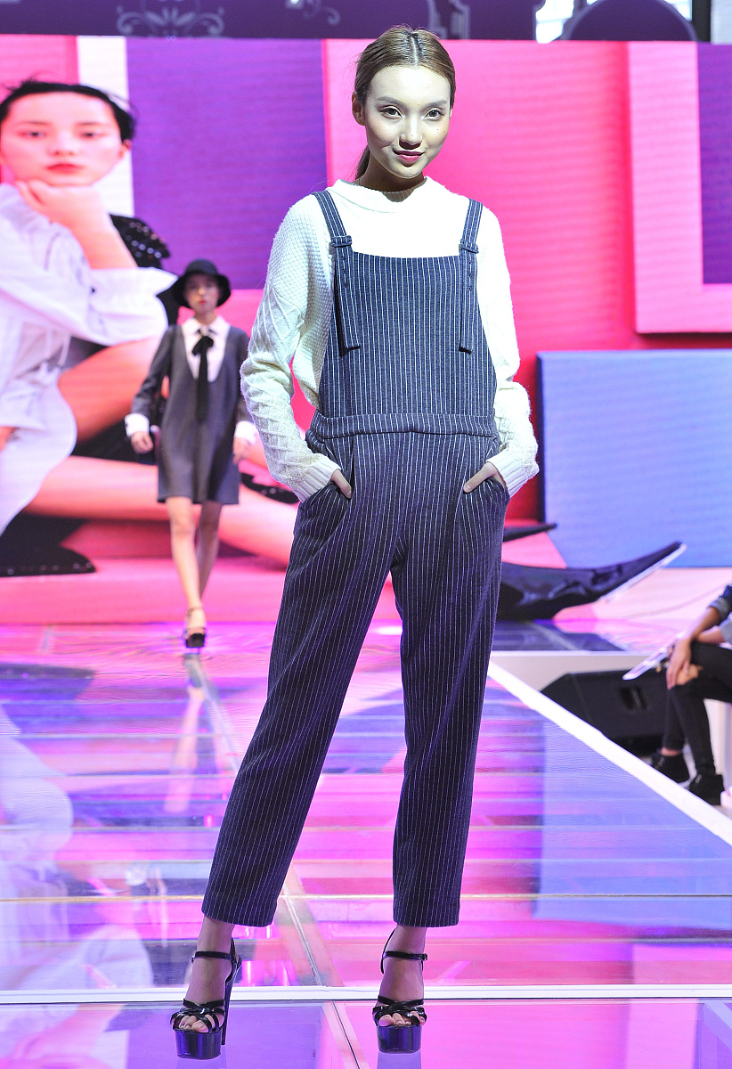 2016年10月1日,福州,花漾倾城2016秋冬时装发布会之double love品牌服