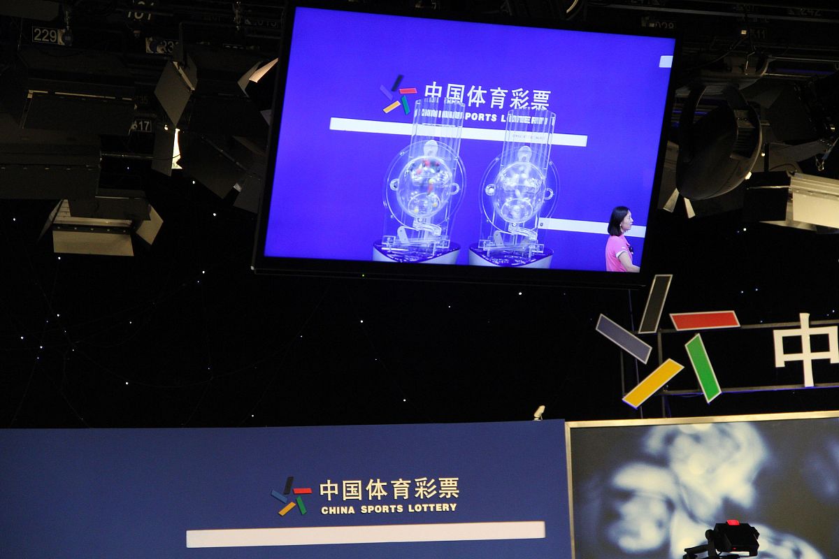 2015年8月3日,北京,体彩超级大乐透<strong>开奖</strong>现场.