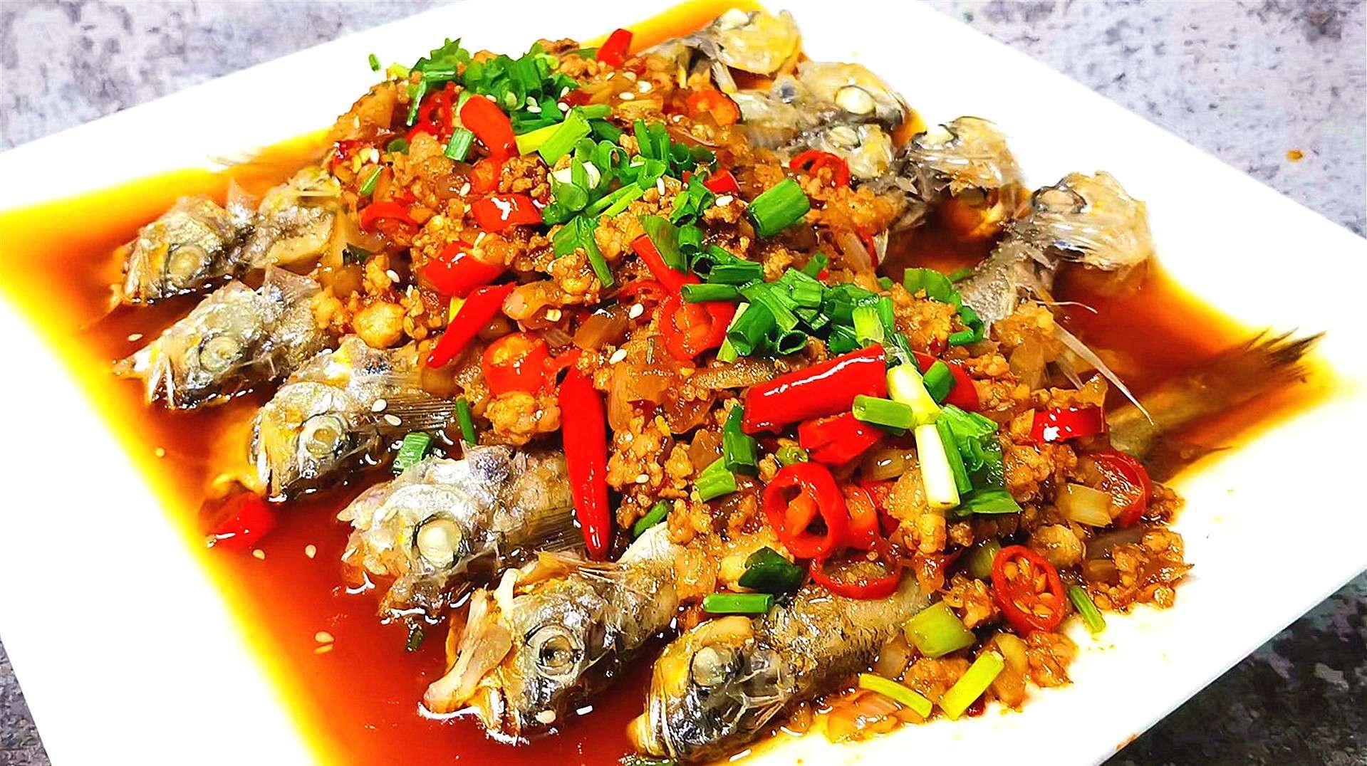 小黄鱼别再红烧了,教你懒人做法,5分钟就能出锅,每次都吃光光