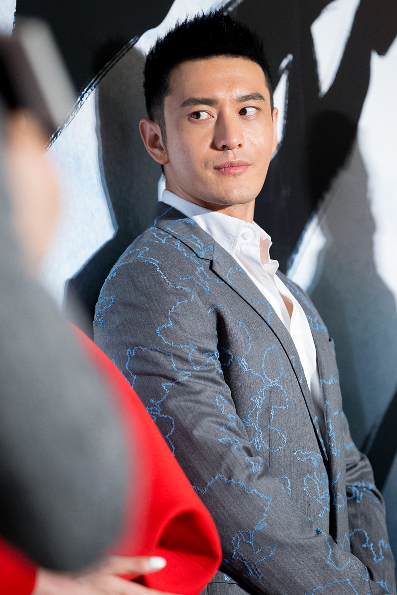 柏雨辰：中国新生代演员，因《亲爱的，热爱的》走红