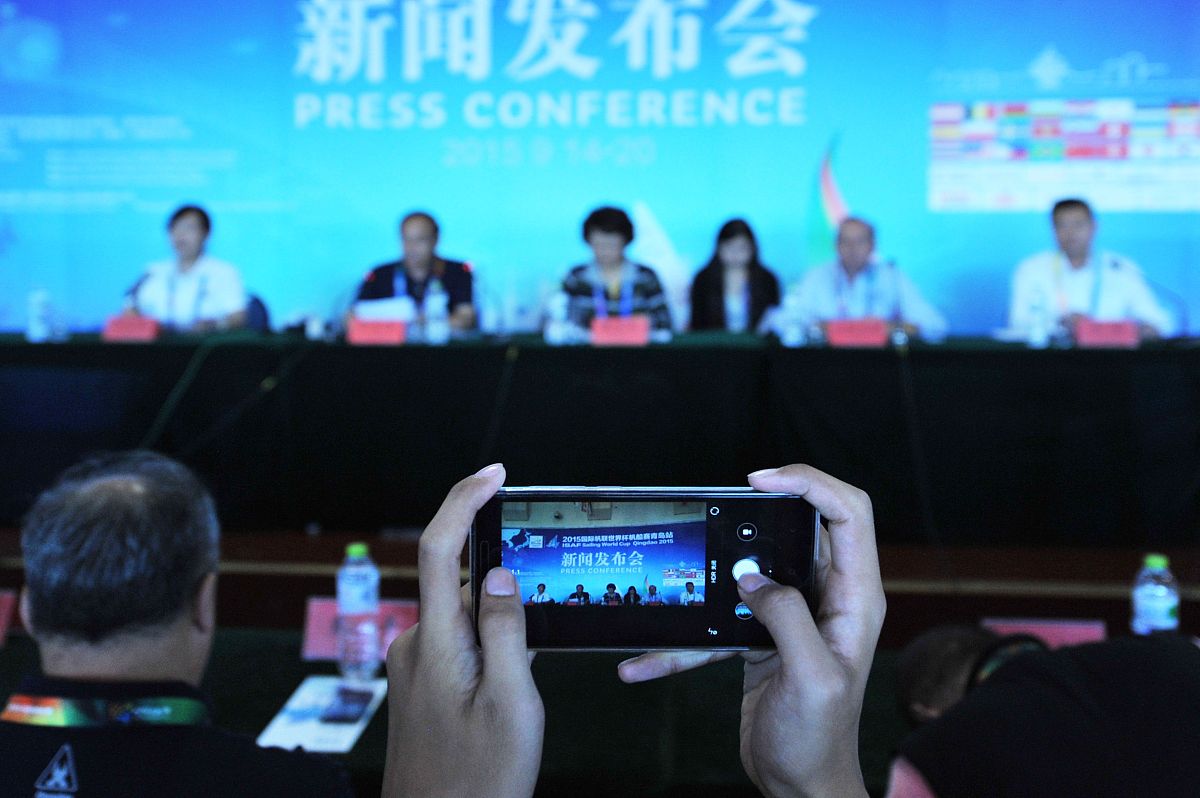 新闻发布会现场新媒体如何运用展开说说