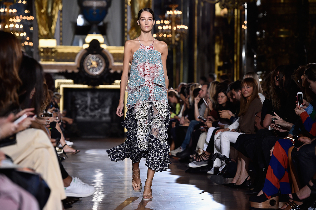 2024春夏时装周：Gucci、Versace、H&M等品牌最新动态