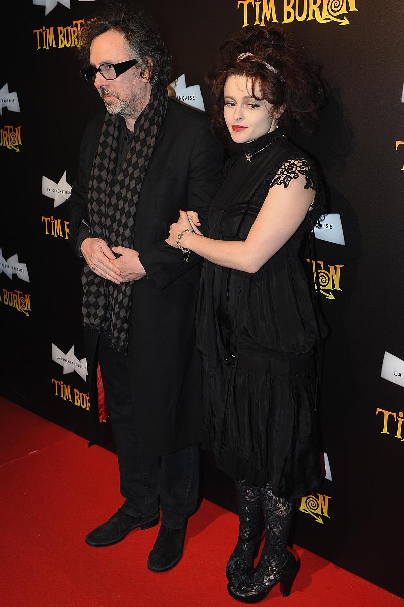 如果你是影评人士请就电影《查理与巧克力工厂》解说文案解说文案写出一份解说文案字数要求3000字左右