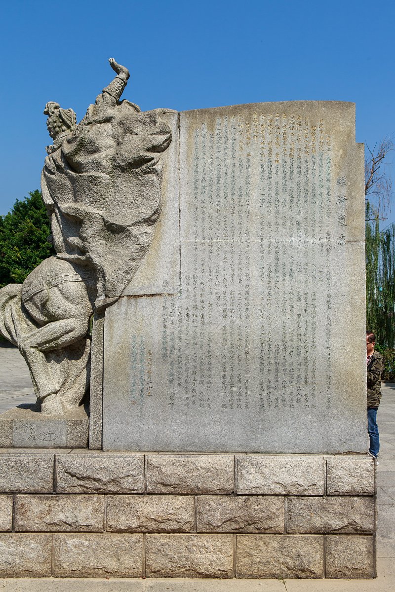 石榴：象征丰收、爱情和生命的现代诗歌