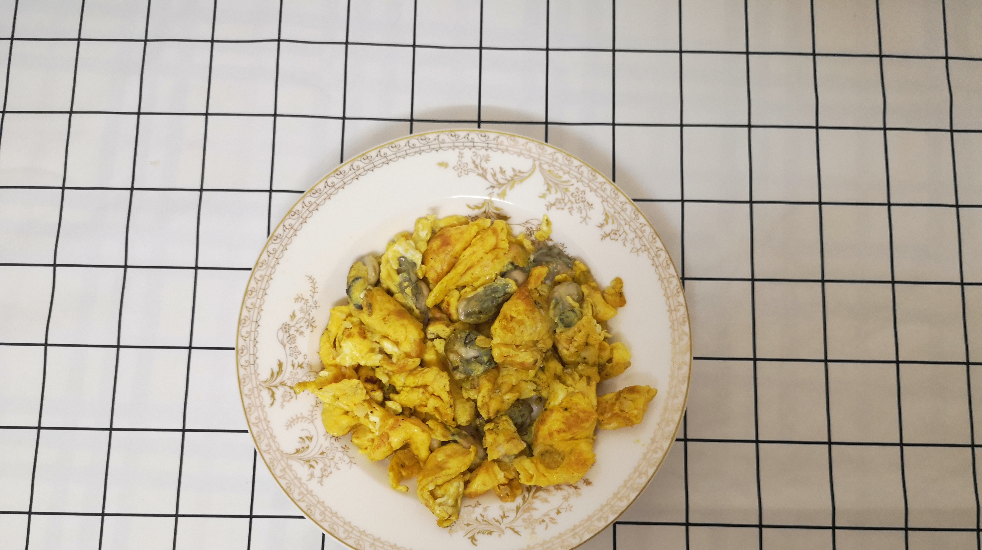 春天来了,肥美的海蛎子怎么吃?3分钟做出蒜香牡蛎炒蛋