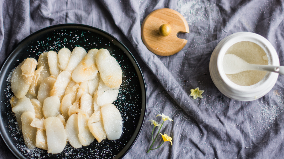 年糕裹上细腻的砂糖,炒得微微金黄,外焦里嫩,过年必吃的小食!