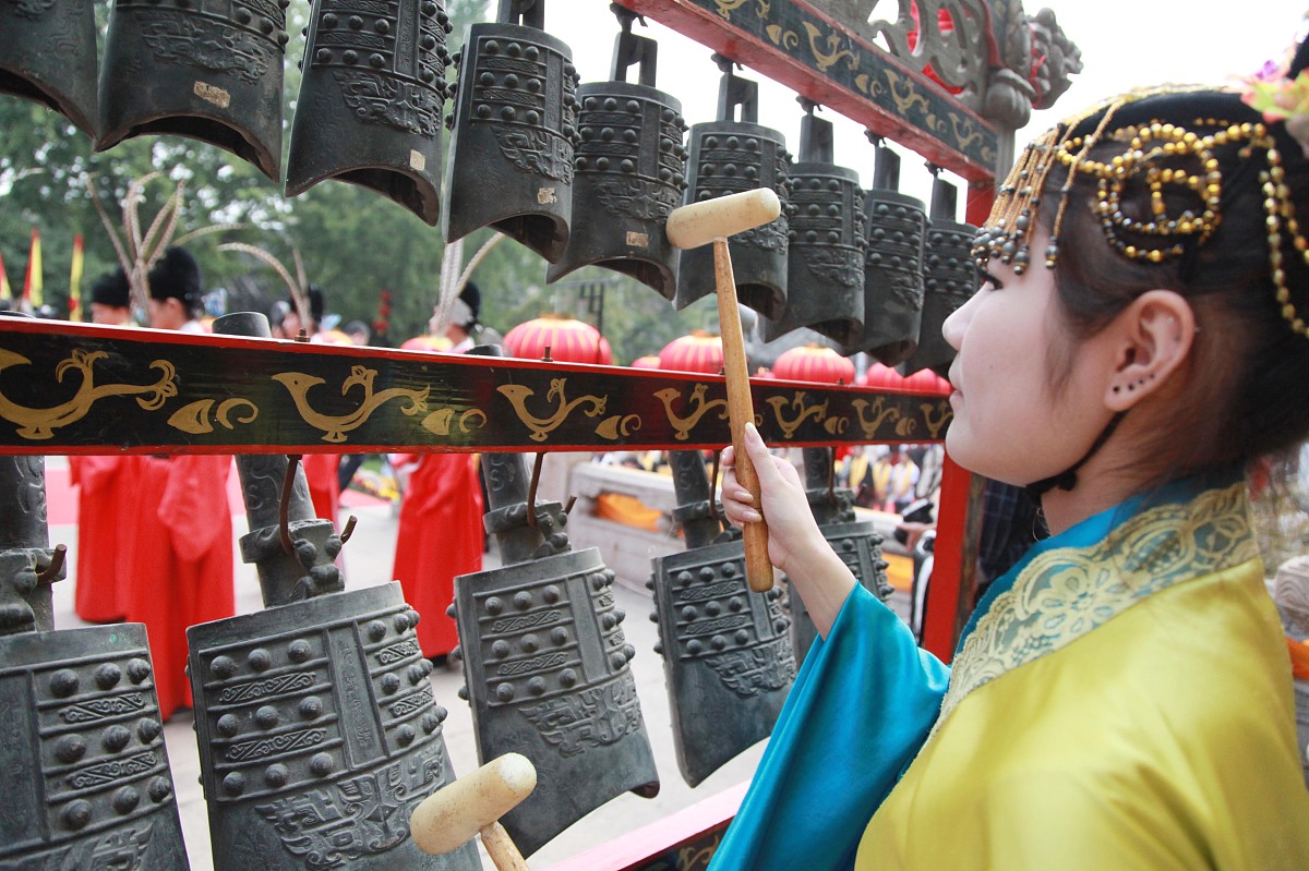 《红楼梦》贾府家政管理制度研究：文献综述