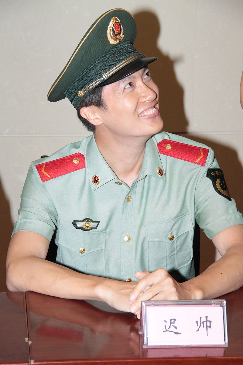 闫树男一级士官天津武警赵方方女电视台职员2008年第一次见面相知相爱写个长篇爱情故事