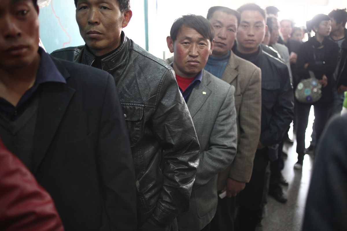 写一个山西褚村得小伙到大城市打拼最后迎娶白富美得小说