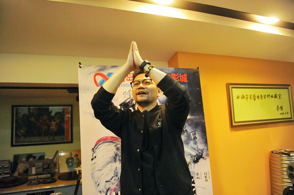 春节观影+烧烤!我和好友一起看《流浪地球2》,畅聊未来与生活 春节观影+烧烤!我和好友一起看《流浪地球2》,畅聊未来与生活