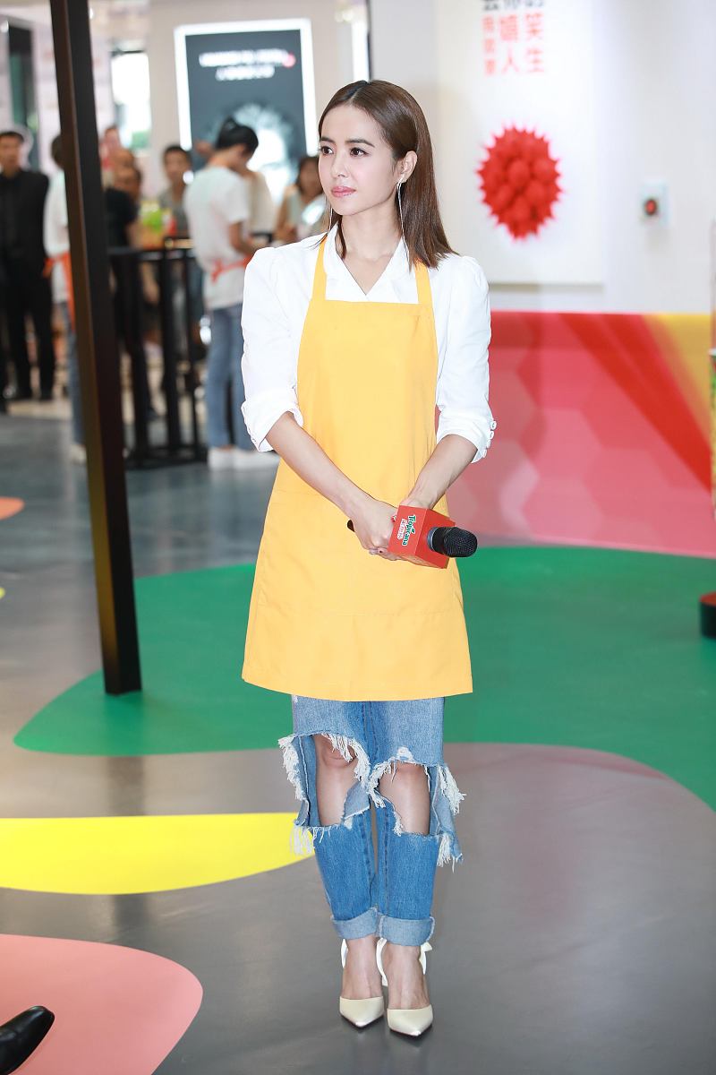 以顾客身份写10句话赞美这件女士V领短袖衬衫