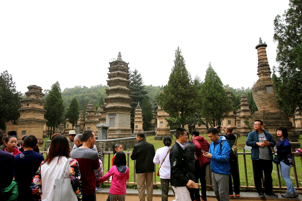 2017年10月6日,国庆长假第6天,河南登封少林寺景区迎来客流高峰,人气