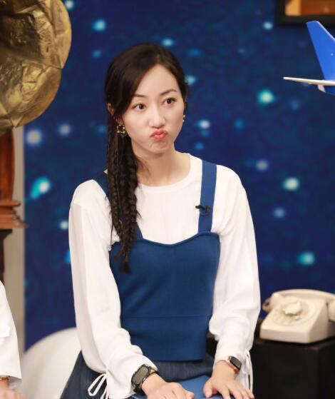 韩雪机场遇粉丝当场向她求婚,她脱口而出9个字