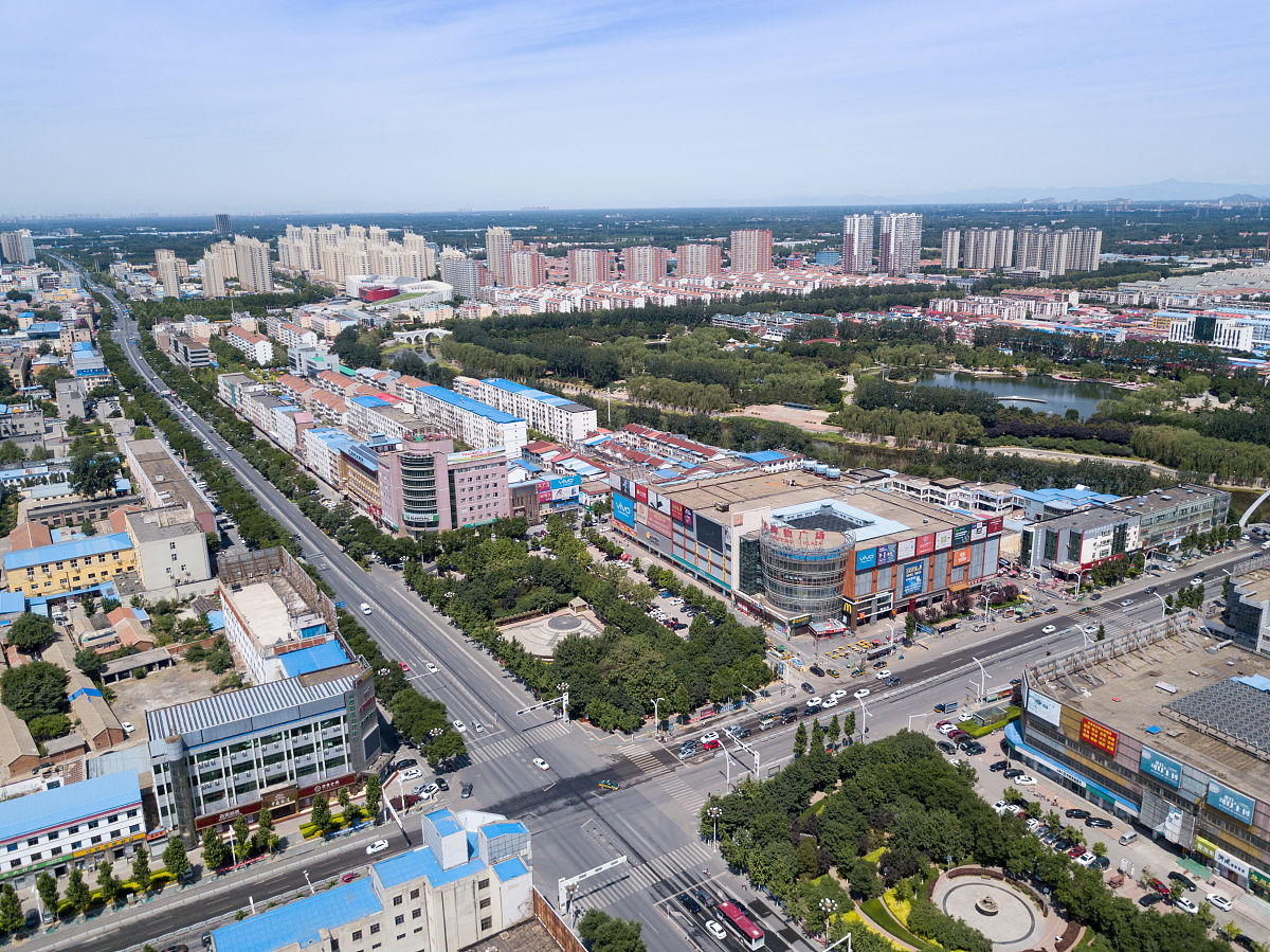 2018年6月8日航拍河北省三河市市中心,102国道与迎宾路交叉口,富达购