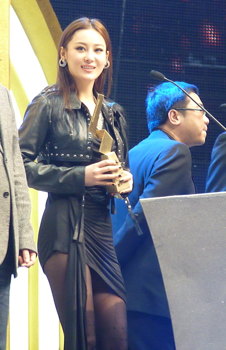 ***_***2011年1月3日讯,杭州,"中国第一足球宝贝"张馨予日前(1日)参加