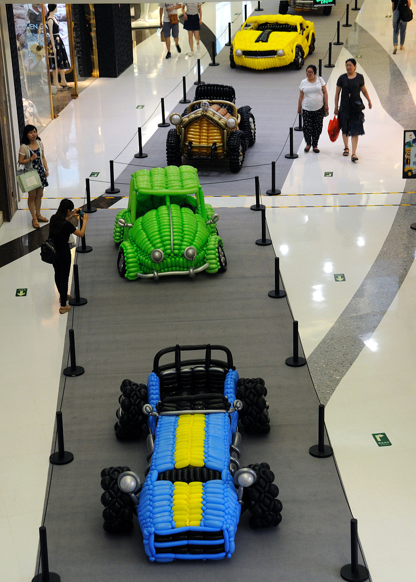 潘洛斯和积木造五菱汽车，最终却开MINI兜风