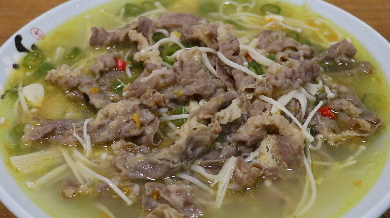 酸汤肥牛最好吃的做法,酸辣开胃不输饭店,汤汁都喝光,做法简单