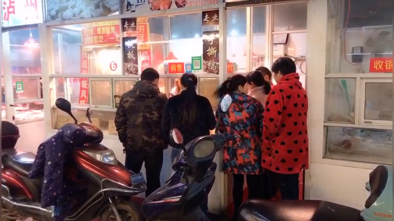 河南妹子当初投资4000元房租开的网红铁板鸭店,现在年入几十万