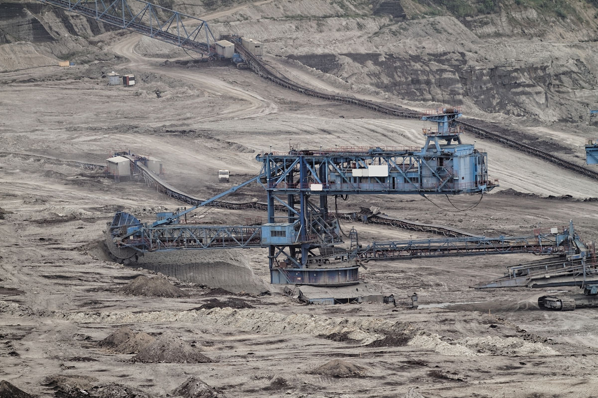 我的名字叫做【xxx】帮我制作一篇内容为《降低王集磷矿-80中段主溜井卸矿后粉尘浓度》的QC课程PPT要求如下第一、一定要使用中文。第二、页面形式有3种封面、目录、列表。第三、目录页要列出内容大纲。第四、根据内容大纲生成对应的PPT列表页每一页PPT列表页使用=====列表=====开头。第五、封面页格式如下= ====封面=====#主标题##副标题演讲人我的名字第六、目录页格式如下=====目