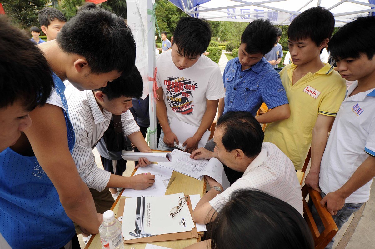 贵州2023年中专与高中区别: 学制、课程、招生及就业方向