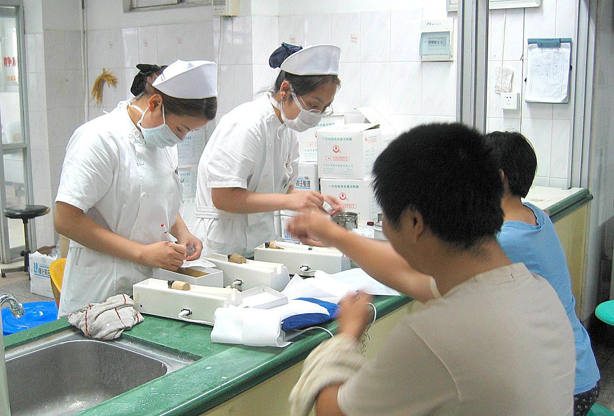 重庆大专护理就业前景好不好