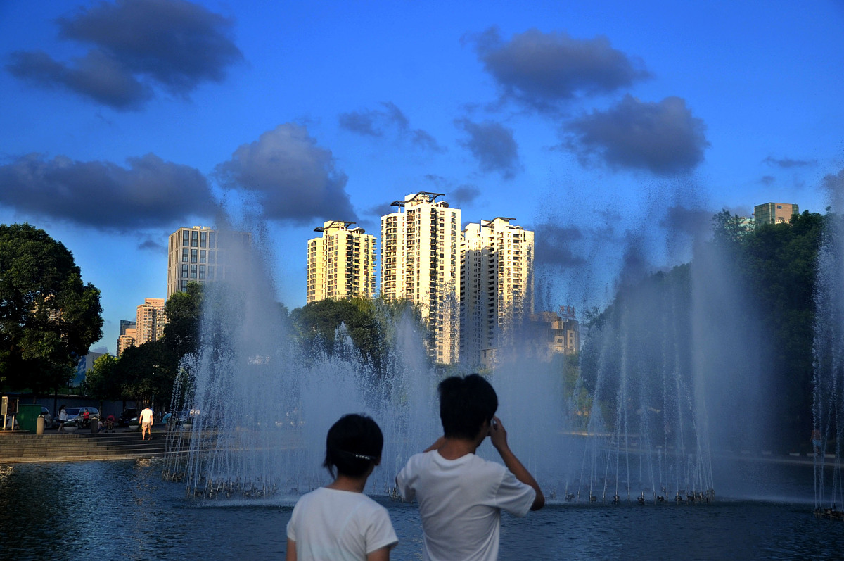 海市蜃楼的原理：50字简要及200字详细解释